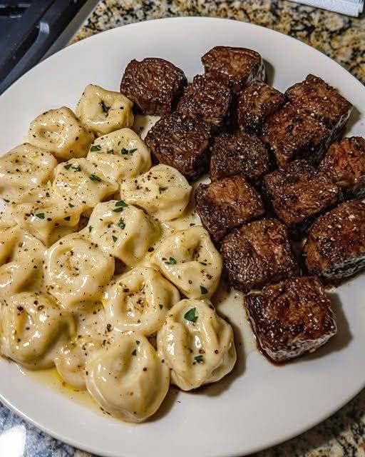 GARLIC BUTTER STEAK BITES & CREAMY